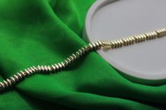Hare Bileklik (Altın Rengi)